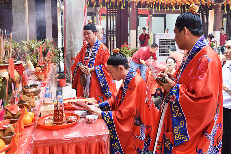 Traditions and Cultures – THIAN HOCK KENG